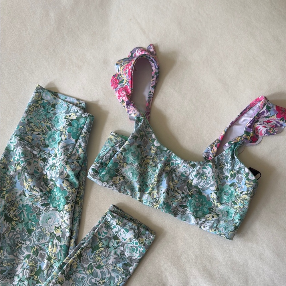 Beach Riot Workout Set - Picture 3 of 4